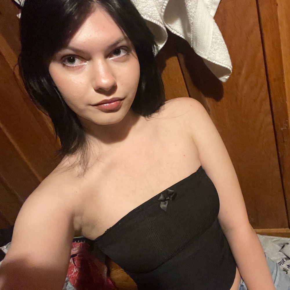 Meet your Posher, Adrienne